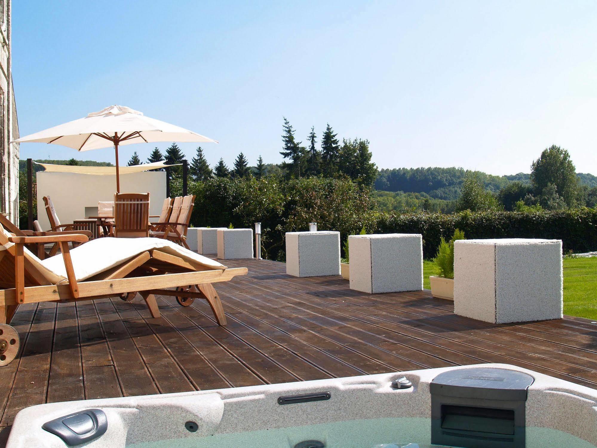 Maison De Plumes Bed & Breakfast Heuchin